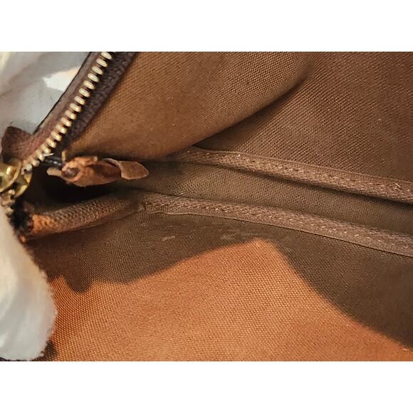 Louis Vuitton Pochette Accessoires Monogram Canvas Shoulder Bag Vintage LV - Picture 11 of 15